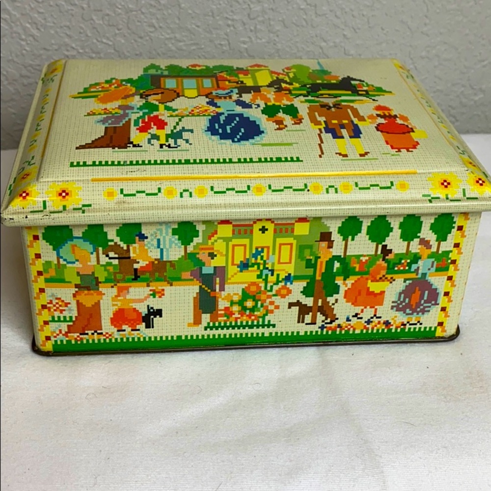 Daher vintage cross stitch hinged top tin